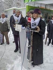 Etxerat-eko kideak, atzo, Gasteizen egindako agerraldian. JUANAN RUIZ/ ARP